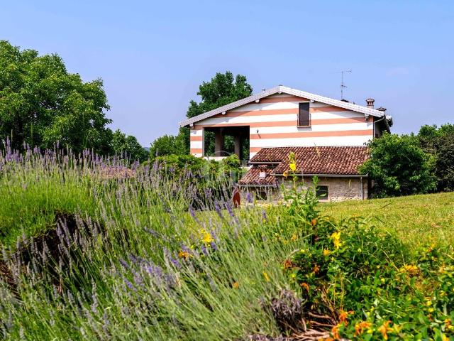 Villa Indipendente in vendita a Corte Franca, Lombardia
