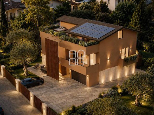 Villa Indipendente in vendita a Desenzano Del Garda, Lombardia