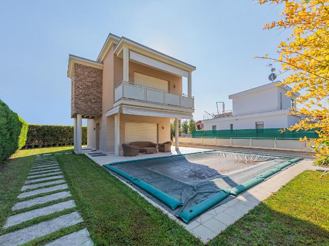 Villa Indipendente in vendita a Vicina, Desenzano Del Garda