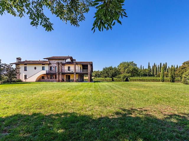 Villa Indipendente in vendita a Vicina, Desenzano Del Garda
