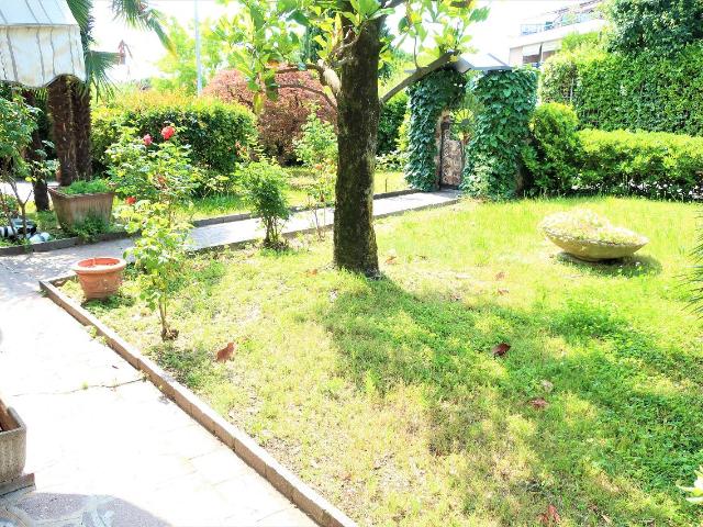 Villa Indipendente in vendita a Desenzano Del Garda, Lombardia