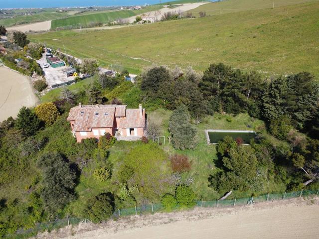 Villa Indipendente in vendita a Caminate, Fano