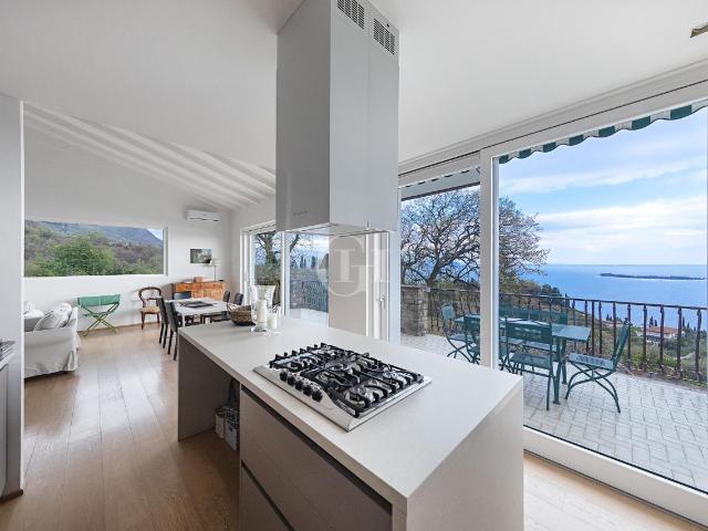 Villa Indipendente in vendita a Comunità Montana Parco Alto Garda bresciano, Gardone Riviera