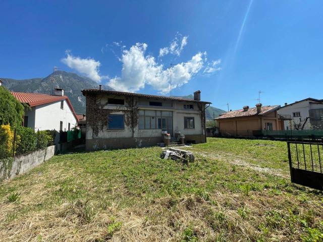 Villa Indipendente in vendita a Gemona Del Friuli, Friuli-Venezia Giulia