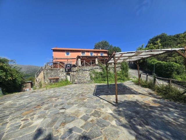 Villa Indipendente in vendita a Ponente, Serra Riccò