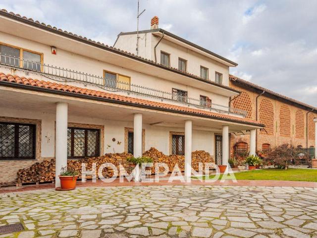 Villa Indipendente in vendita a Langosco, Lombardia