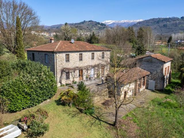Villa Indipendente in vendita a Sant'Anna, Bagni Di Lucca Ponte