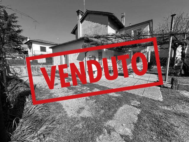 Villa Indipendente in vendita a Manzano, Friuli-Venezia Giulia