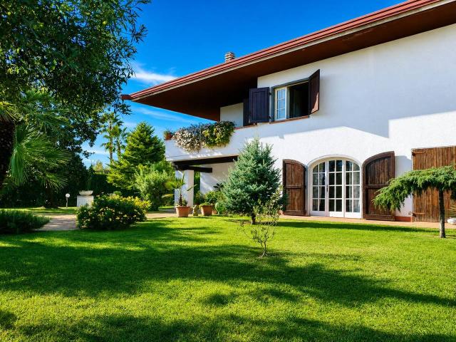 Villa Indipendente in vendita a Montignoso, Toscana