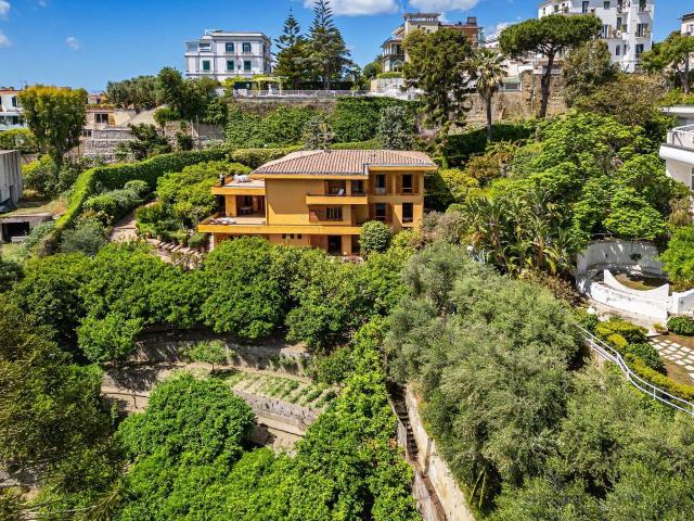 Villa Indipendente in vendita a Municipalità 1, Campania