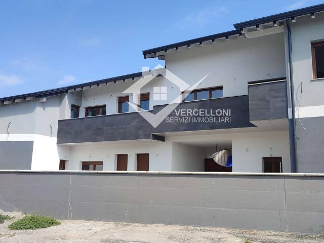 Villa Indipendente in vendita a Pernate, Novara