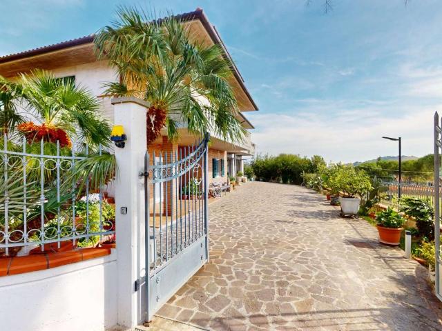 Villa Indipendente in vendita a Marche, Ancona