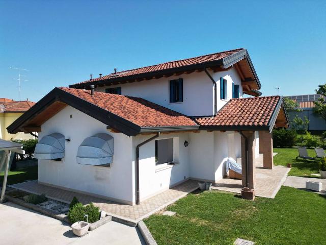 Villa Indipendente in vendita a Pasiano Di Pordenone, Friuli-Venezia Giulia