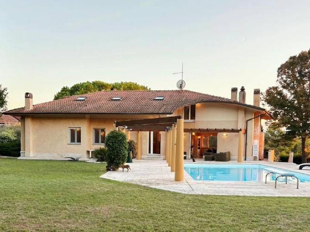 Villa Indipendente in vendita a Cattabrighe, Pesaro