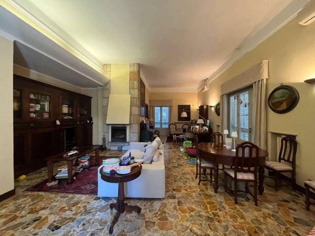 Villa Indipendente in vendita a Piacenza, Reggio Emilia