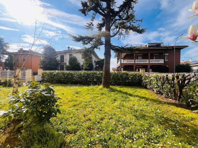 Villa Indipendente in vendita a Piacenza, Reggio Emilia