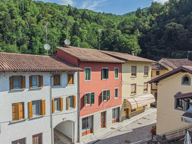 Villa Indipendente in vendita a Pulfero, Friuli-Venezia Giulia