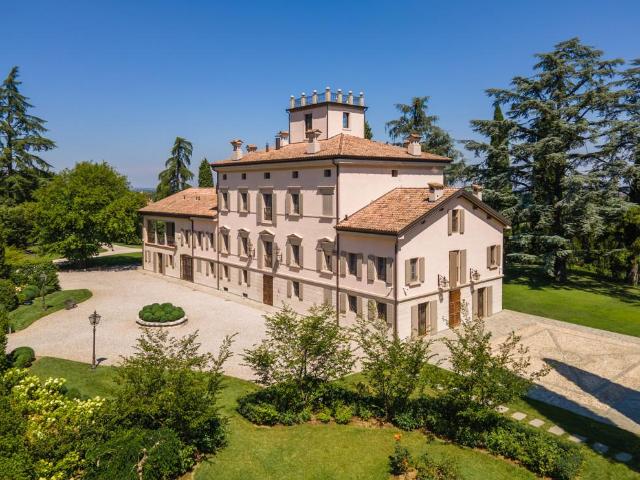 Villa Indipendente in vendita a Colline Matildiche, Re