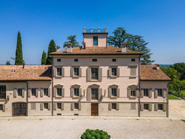 Villa Indipendente in vendita a Roncolo, Quattro Castella