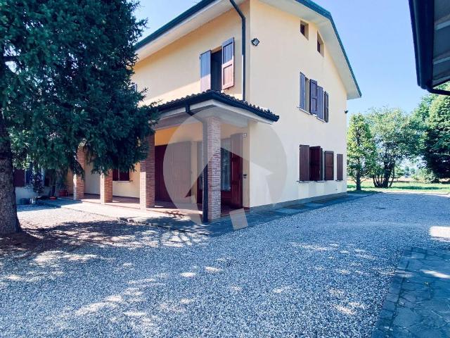 Villa Indipendente in vendita a Re, Reggio Emilia