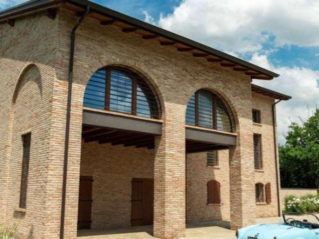 Villa Indipendente in vendita a Re, Reggio Emilia