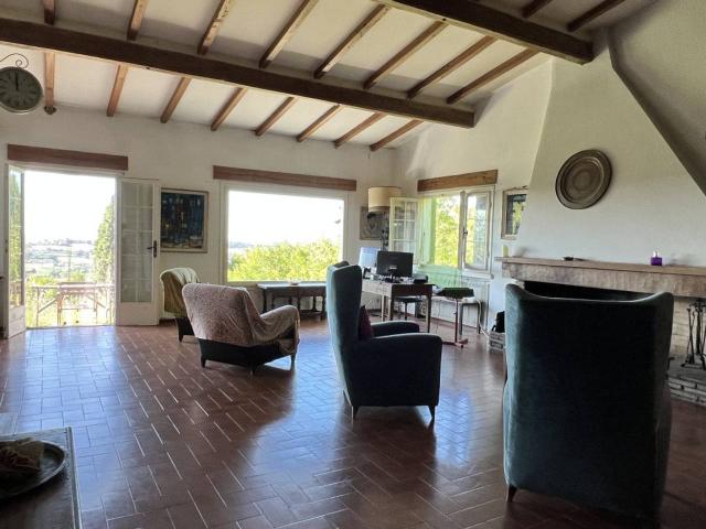 Villa Indipendente in vendita a Rimini, Reggio Emilia