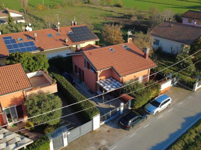 Villa Indipendente in vendita a Rimini, Reggio Emilia