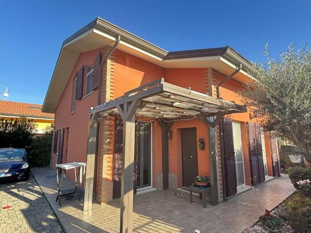 Villa Indipendente in vendita a Rimini, Reggio Emilia