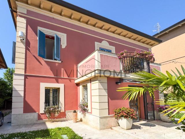 Villa Indipendente in vendita a Rimini, Reggio Emilia
