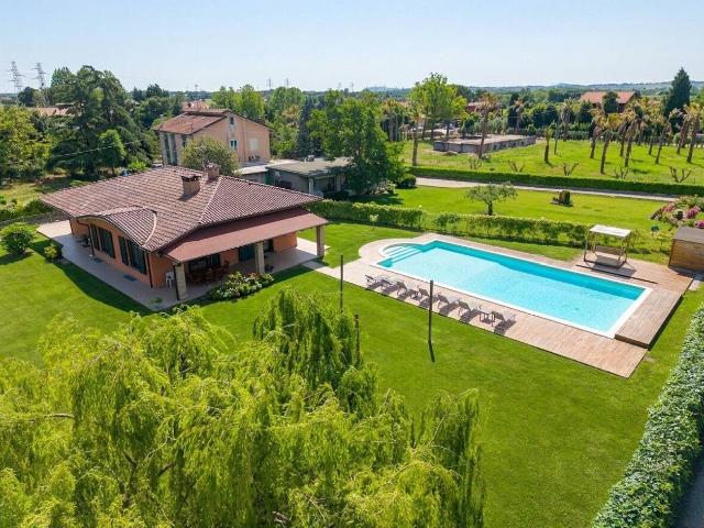 Villa Indipendente in vendita a Rimini, Reggio Emilia