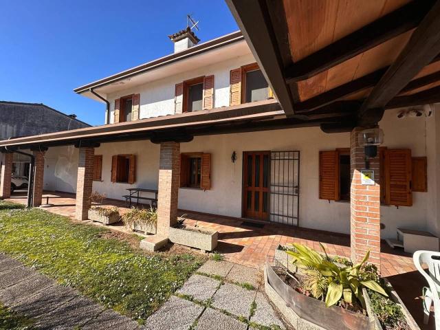 Villa Indipendente in vendita a Rivignano Teor / Rivignan Teôr, Sivigliano
