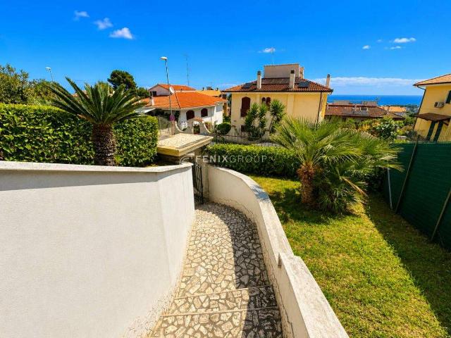 Villa Indipendente in vendita a Santa Lucia, Marche