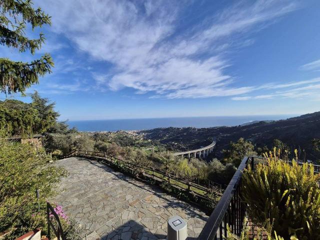 Villa Indipendente in vendita a Suseneo, San Remo