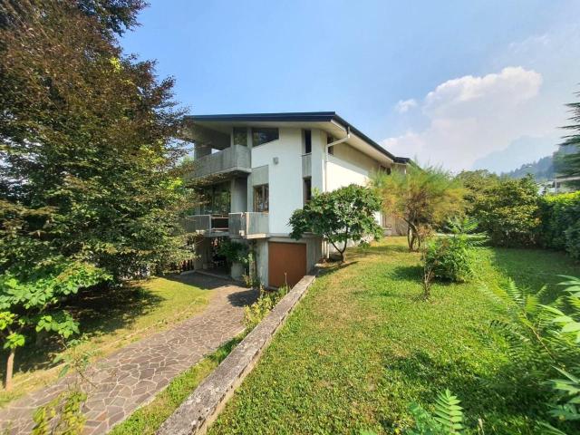 Villa Indipendente in vendita a Tolmezzo, Friuli-Venezia Giulia