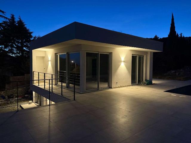 Villa Indipendente in vendita a San Giacomo, Varazze