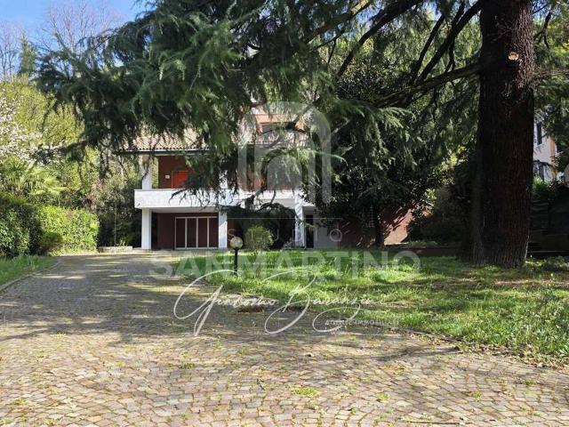 Villa Indipendente in vendita a Biumo Superiore, Varese