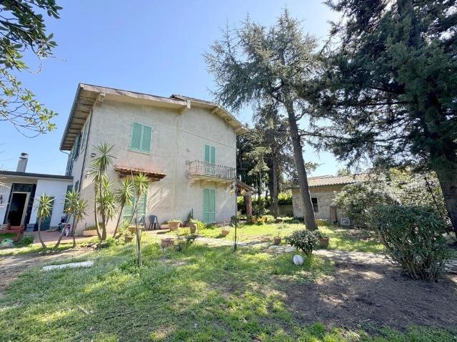 Villa Indipendente in vendita a Bicchio, Viareggio