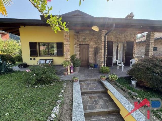 Villa Indipendente in vendita a Cisano Bergamasco, Bergamo