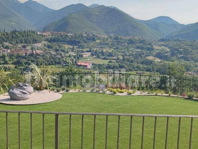 Villa Indipendente in affitto a Comunità montana della Valle Sabbia, Roè Volciano