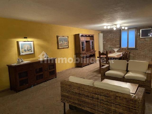 Villa Indipendente in affitto a Galliate Lombardo, Lombardia