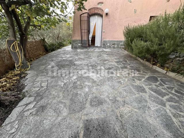 Villa Indipendente in affitto a Voze, Noli