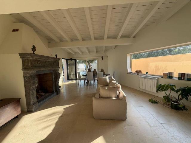 Villa Indipendente in affitto a Belvedere, Siracusa