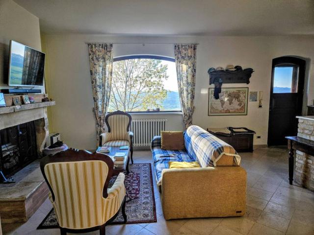 Villa Indipendente in affitto a Tirassegno, Marche