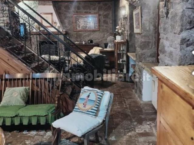 Villa Indipendente in affitto a Caprarola, Viterbo