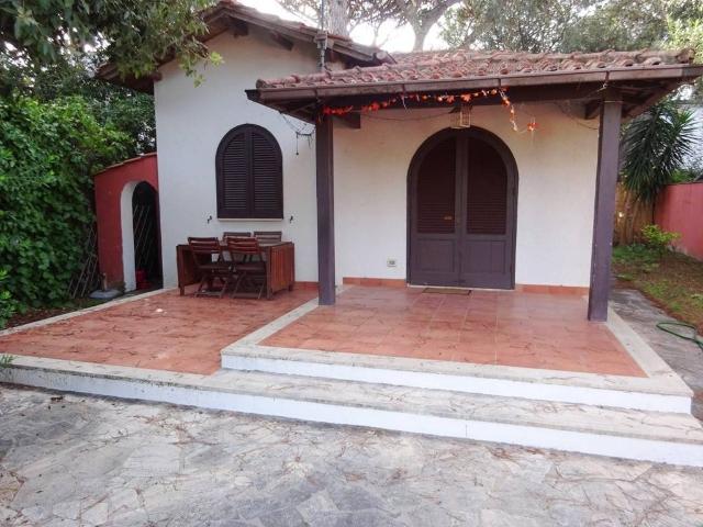 Villa Indipendente in affitto a Fregene, Roma Capitale