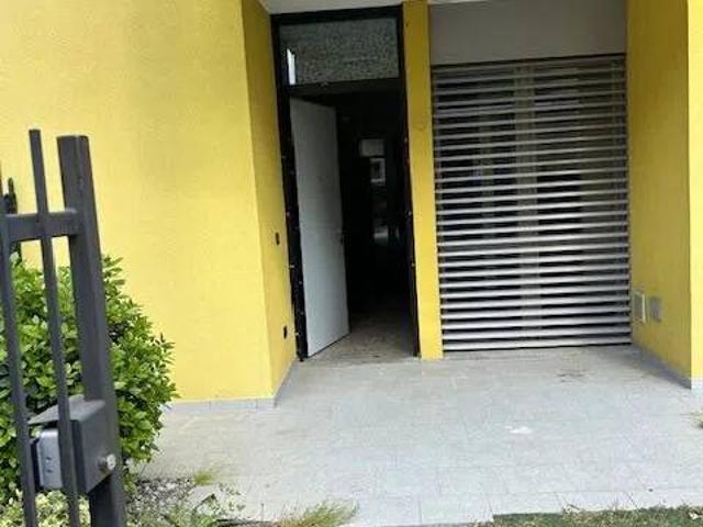 Villa Indipendente in affitto a Comunità Montana del Piambello, Viggiù
