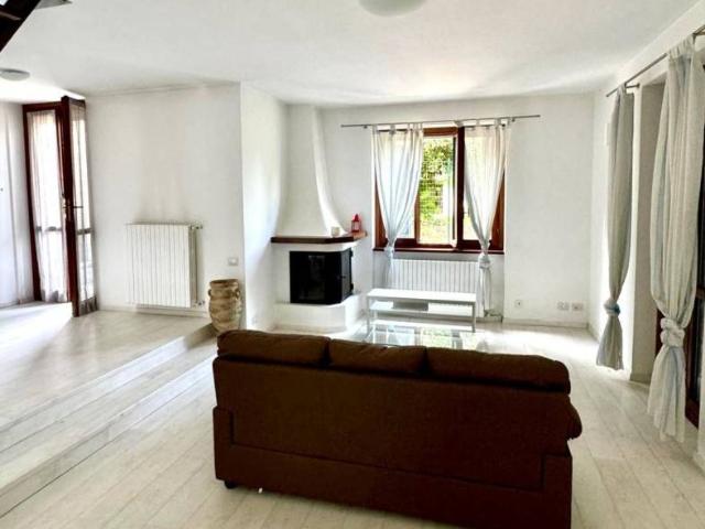 Villa Indipendente in affitto a Missirano, Lecco