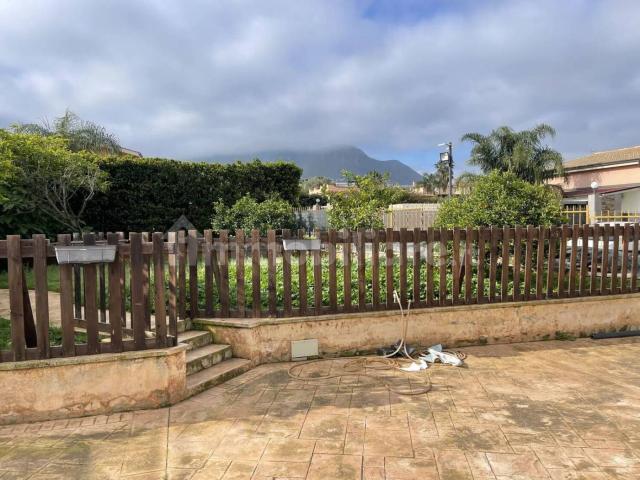 Villa Indipendente in affitto a Altavilla Milicia, Sicilia