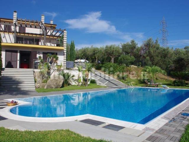 Villa Indipendente in affitto a Oreto, Barcellona Pozzo Di Gotto