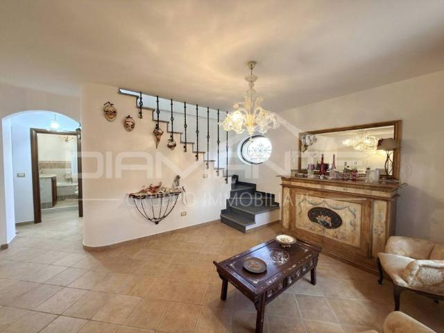 Villa Indipendente in affitto a Pedara, Catania
